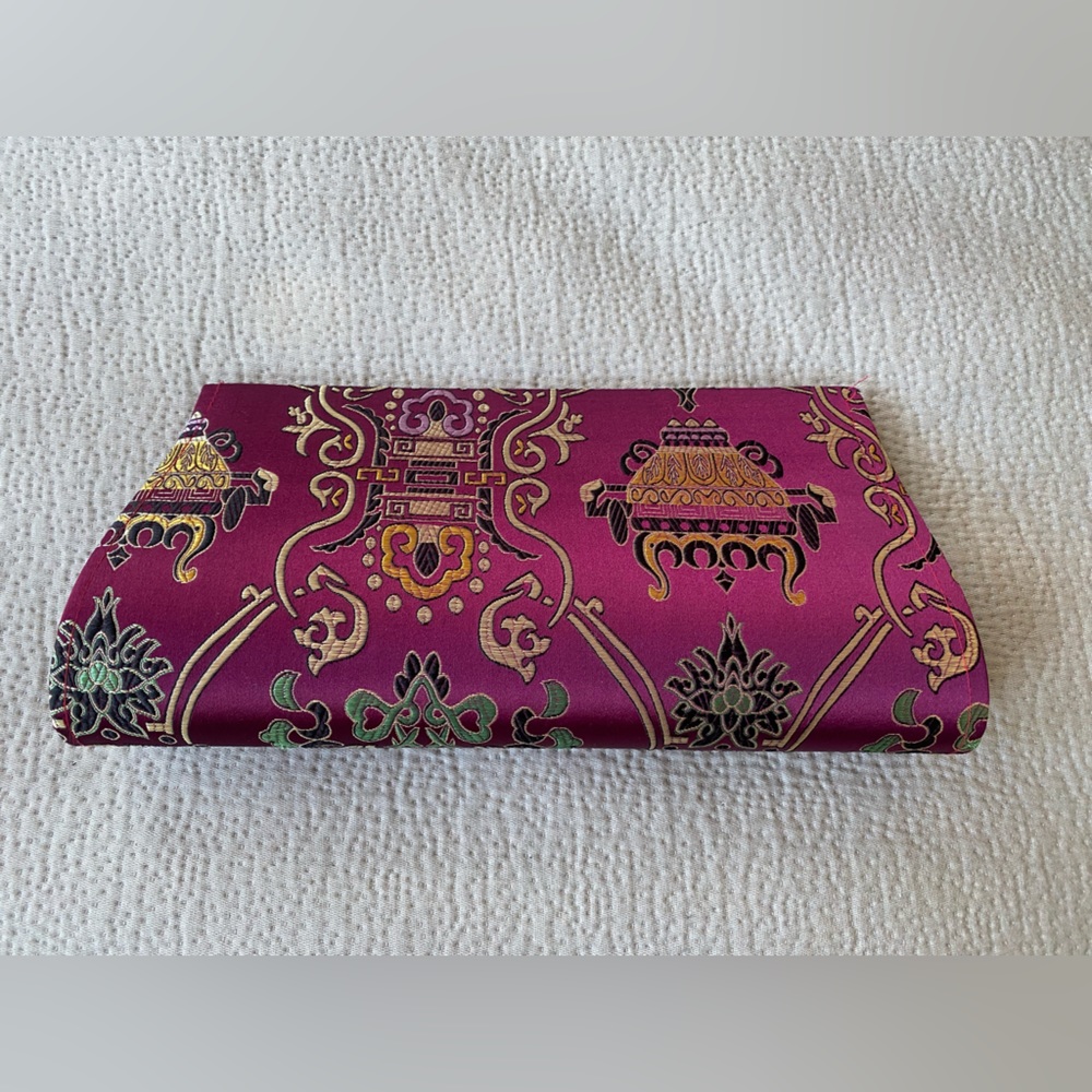 Inspired satin clutch with magnetic closure